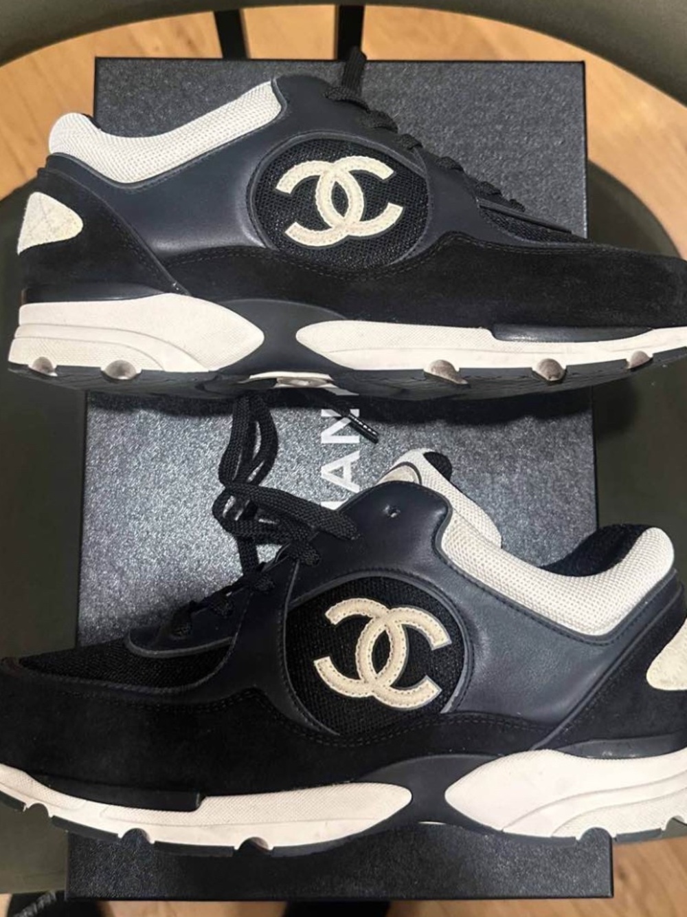 Chanel 22S CC Logo Low Top Lace Up Sneakers Size 43 Mens - Picture 1 of 7
